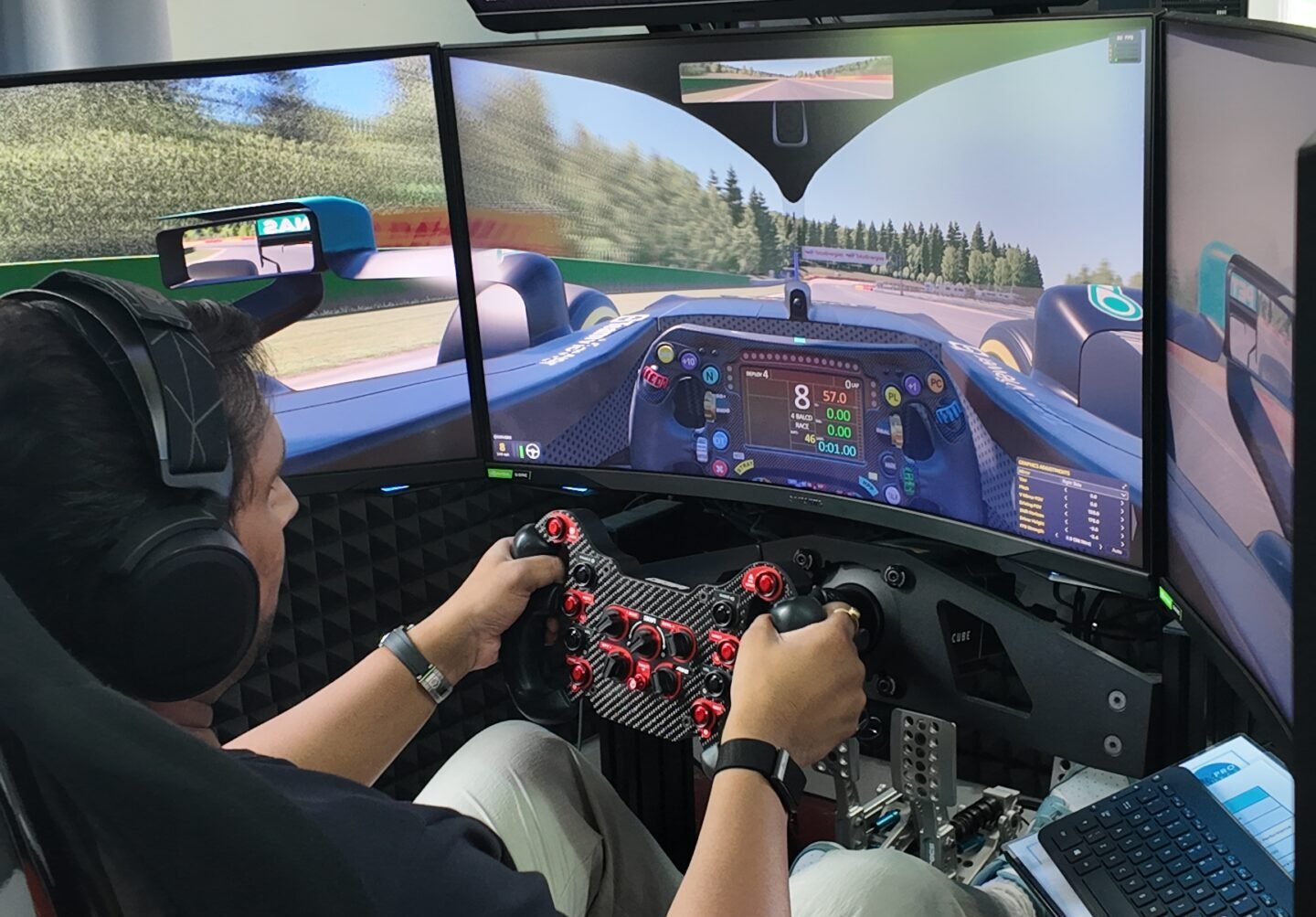 SIMPRO Academy Phuket's Simucube 2 Pro rig lets guests feel the Hamilton Pit Penalty Hungary pit-lane pressure themselves.