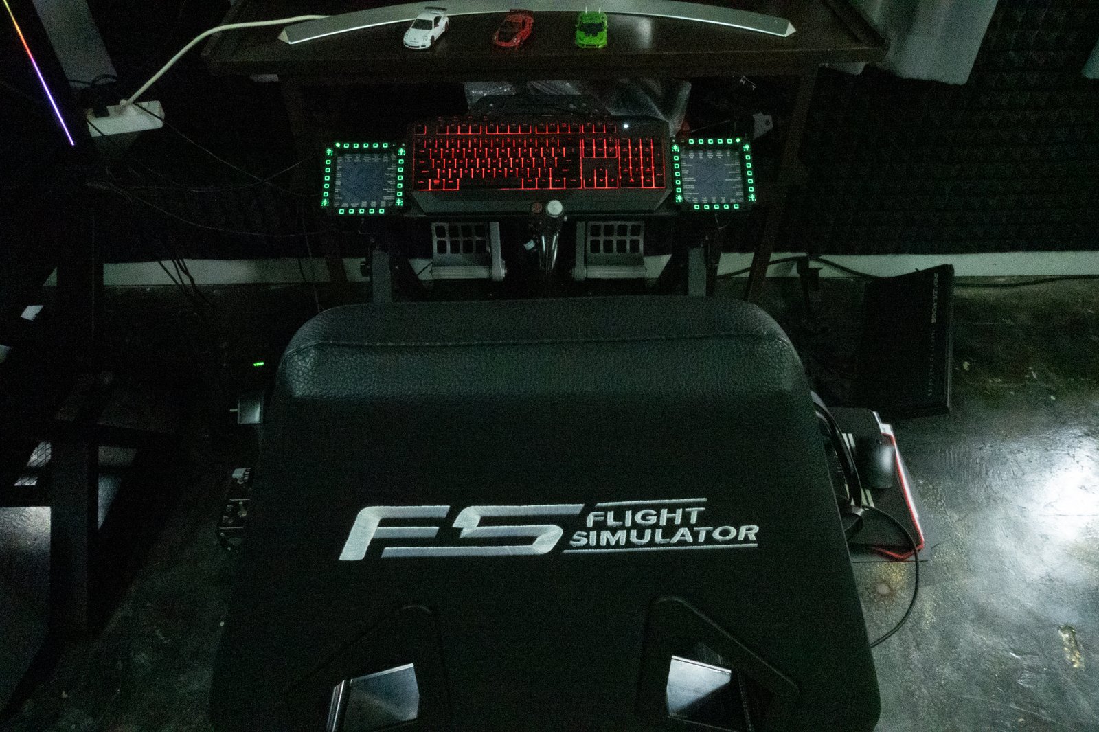 SIMPRO Academy Phuket's VR flight simulator rig, the kind of systems training MSFS Air Races 2026 fans can try hands-on.