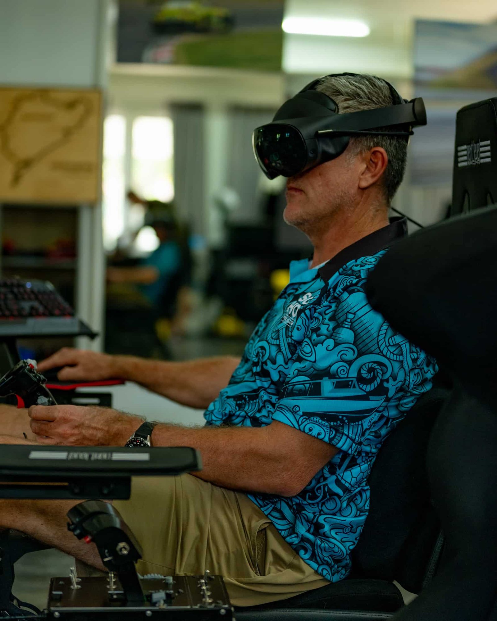A SIMPRO guest managing throttle and instruments on the VR flight simulator, the same discipline MSFS Air Races 2026 demands.